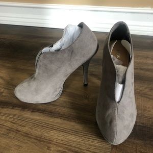 NWT Grey Suede Heels